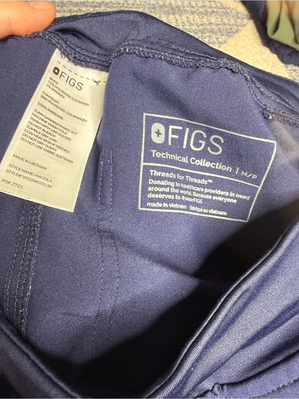 LIKE NEW FIGS Women’s Navy Scrub Top & Pants Set - Picture 5 of 5